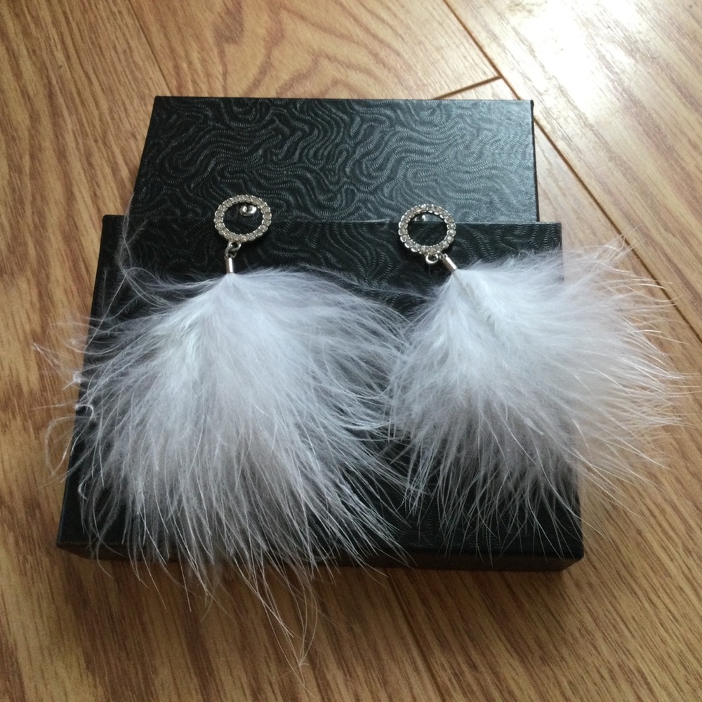Gold Tone Feathered Earrings Costume Jewelry